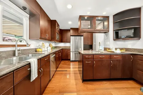 1820 Crestview Drive Ashland OR 97520