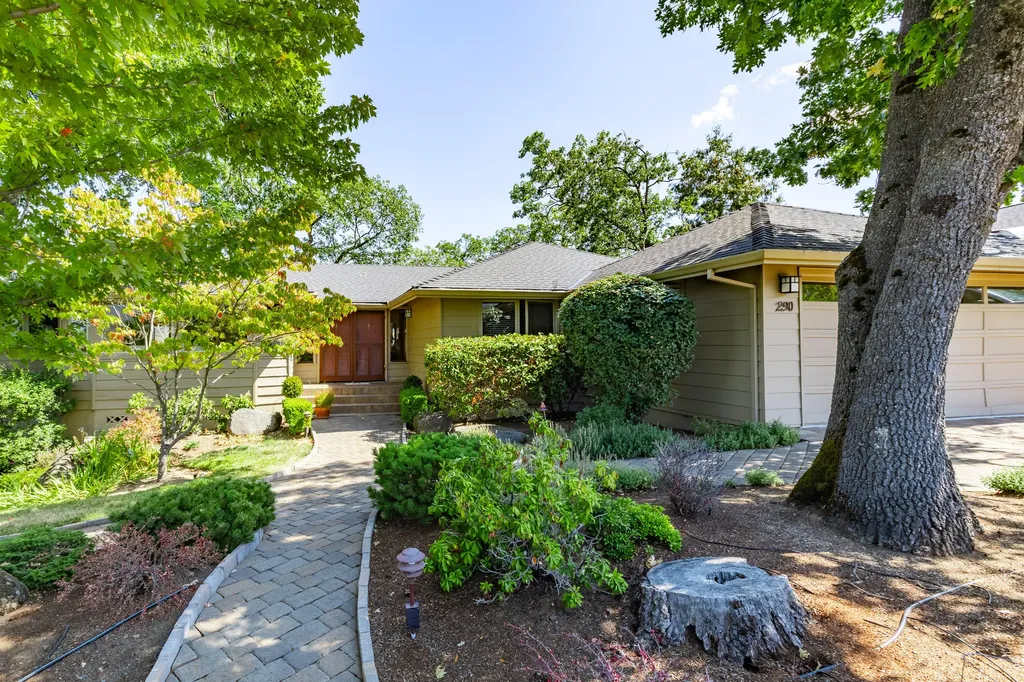 290 Skycrest Drive Ashland OR 97520