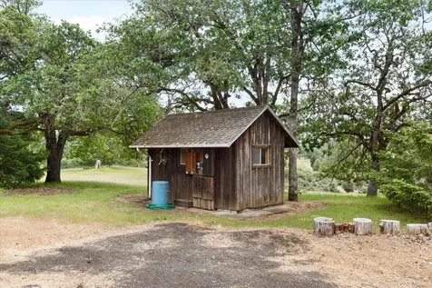 13235 Perry Road Central Point OR 97502