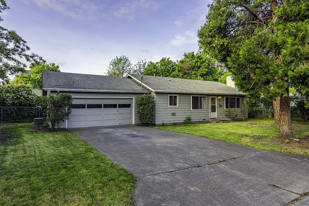 1228 E 11th Street Medford OR 97504