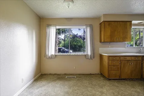 1228 E 11th Street Medford OR 97504