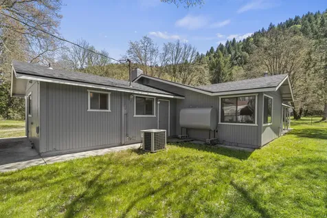 2800 Cedar Flat Road Williams OR 97544