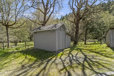 2800 Cedar Flat Road Williams OR 97544