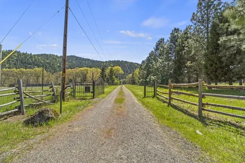 2800 Cedar Flat Road Williams OR 97544