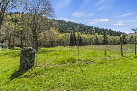 2800 Cedar Flat Road Williams OR 97544