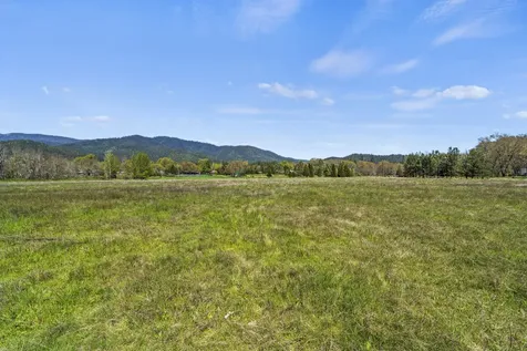 2800 Cedar Flat Road Williams OR 97544