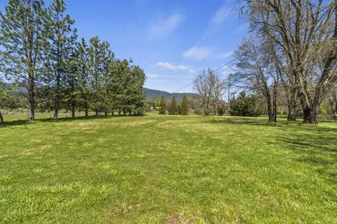 2800 Cedar Flat Road Williams OR 97544