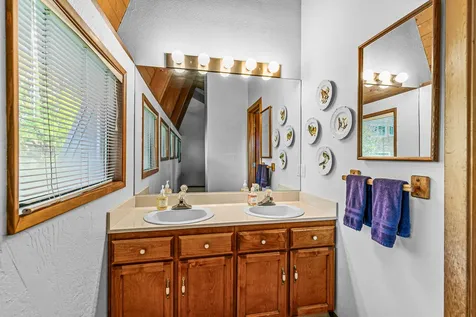 2693 Oak View Circle Medford OR 97504