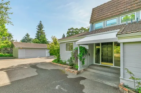 2693 Oak View Circle Medford OR 97504