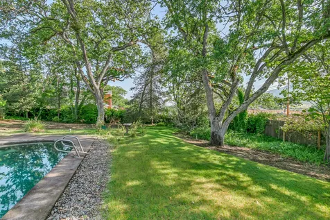 2693 Oak View Circle Medford OR 97504
