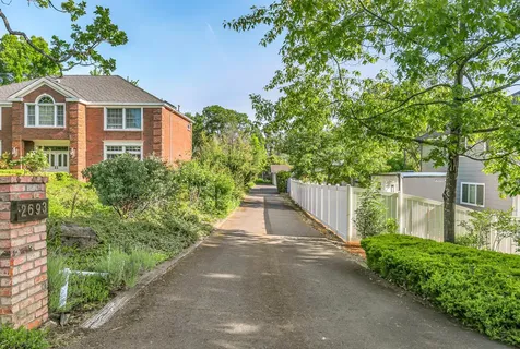 2693 Oak View Circle Medford OR 97504