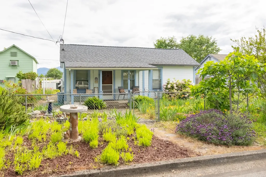 1007 SW Isham Street Grants Pass OR 97526