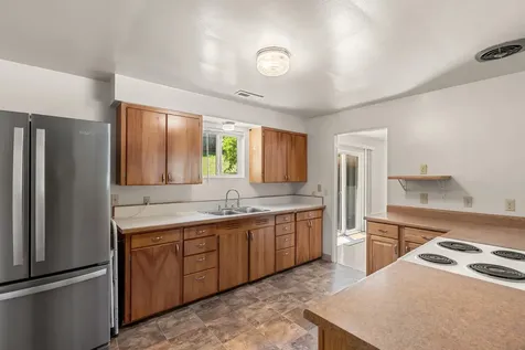 1556 Windsor Street Ashland OR 97520