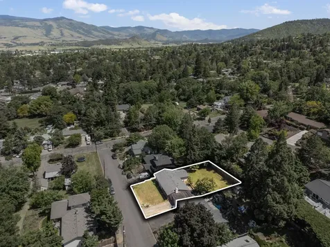 1556 Windsor Street Ashland OR 97520
