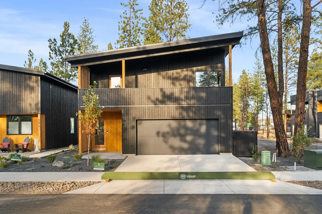 729 W Canopy Way Sisters OR 97759