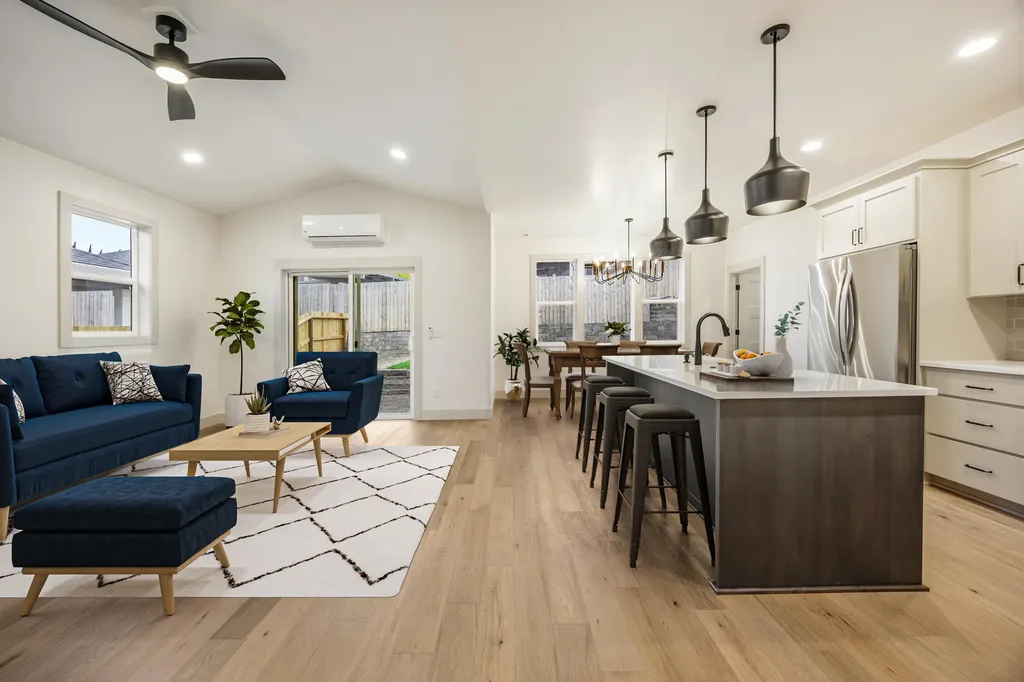 566 Coffee Lane Ashland OR 97520