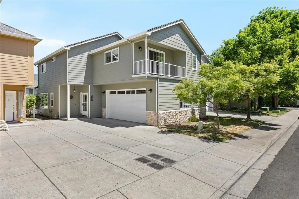 267 Meadow Drive Ashland OR 97520
