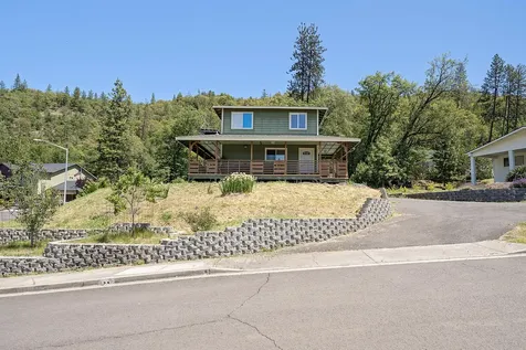105 Linda Lane Shady Cove OR 97539