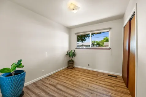 235 NE Savage Street Grants Pass OR 97526