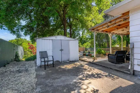 235 NE Savage Street Grants Pass OR 97526