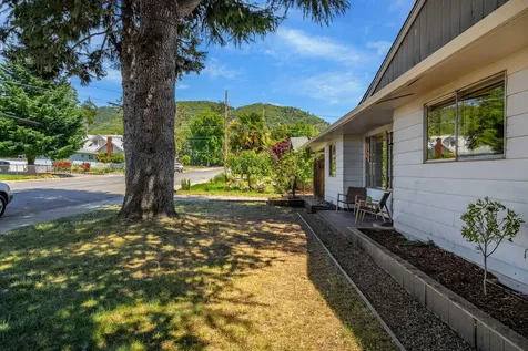 235 NE Savage Street Grants Pass OR 97526