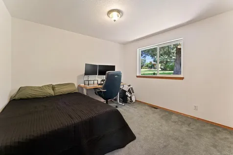 1516 NE Locksley Drive Bend OR 97701