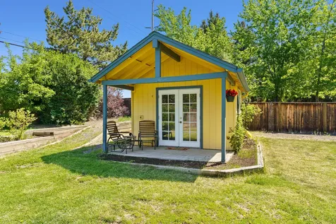 1516 NE Locksley Drive Bend OR 97701