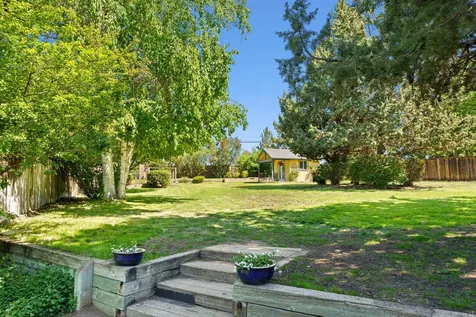 1516 NE Locksley Drive Bend OR 97701