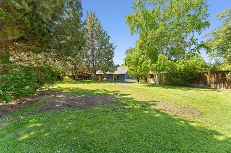 1516 NE Locksley Drive Bend OR 97701