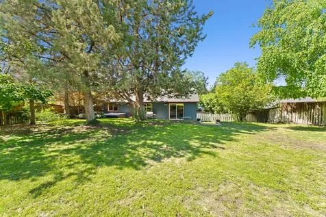 1516 NE Locksley Drive Bend OR 97701
