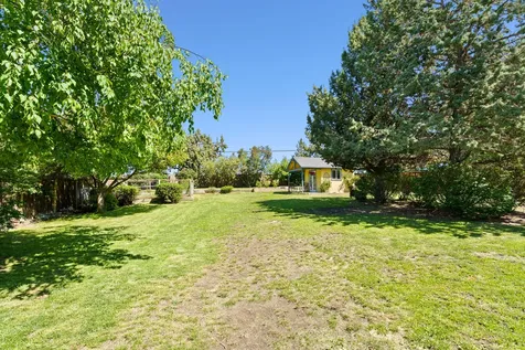 1516 NE Locksley Drive Bend OR 97701