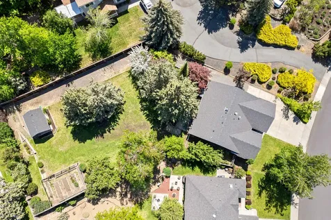 1516 NE Locksley Drive Bend OR 97701