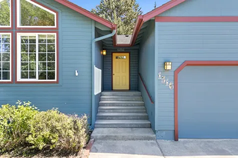 1516 NE Locksley Drive Bend OR 97701