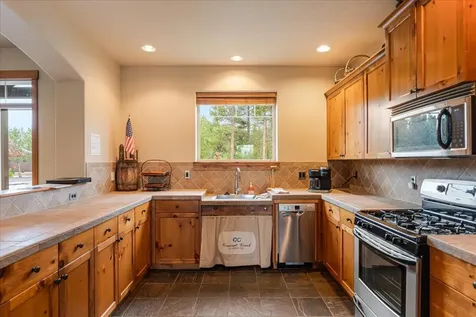 51875 Hollinshead Place La Pine OR 97739