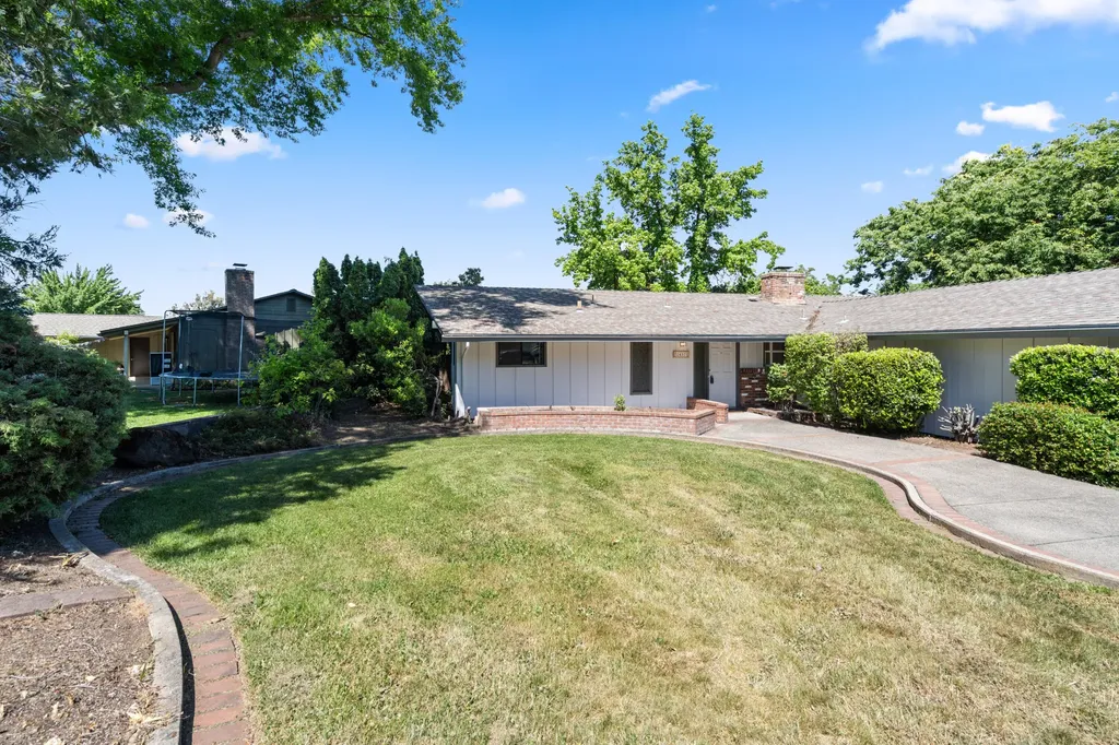 2457 Edgemont Drive Medford OR 97504