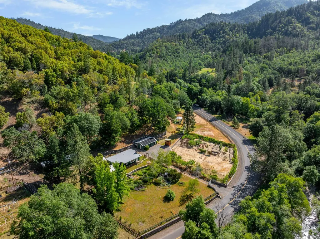 15551 E Evans Creek Road Rogue River OR 97537