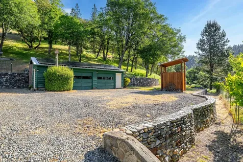 15551 E Evans Creek Road Rogue River OR 97537
