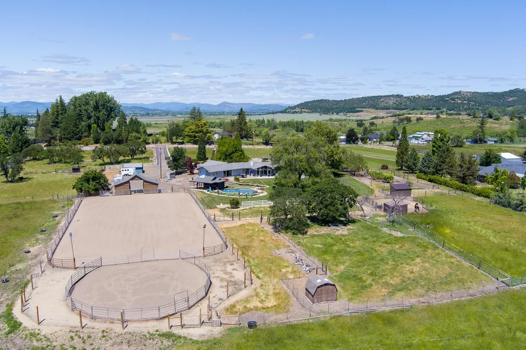 2872 Coker Butte Road Medford OR 97504