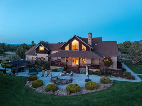 18598 SW Mount Adams Loop Powell Butte OR 97753