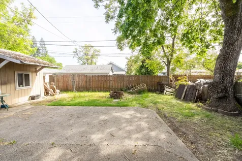 419 NW D Street Grants Pass OR 97526