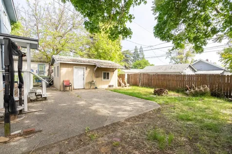 419 NW D Street Grants Pass OR 97526