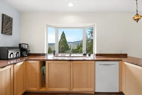 1840 Crestview Drive Ashland OR 97520