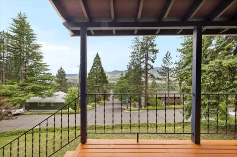 1840 Crestview Drive Ashland OR 97520