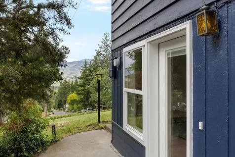 1840 Crestview Drive Ashland OR 97520