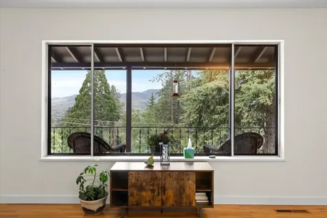 1840 Crestview Drive Ashland OR 97520