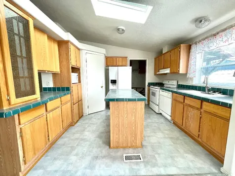 208 SE 9th Street Madras OR 97741