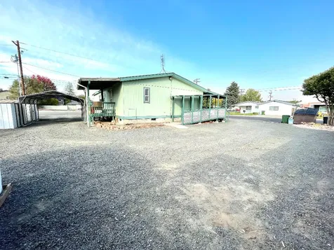 208 SE 9th Street Madras OR 97741