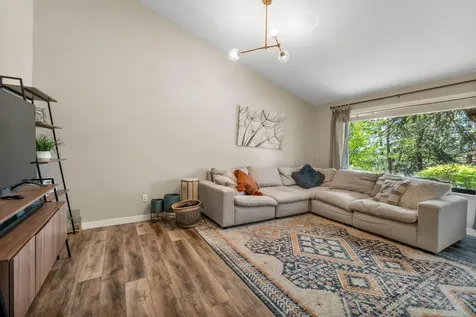 809 NE Oregon Avenue Grants Pass OR 97526
