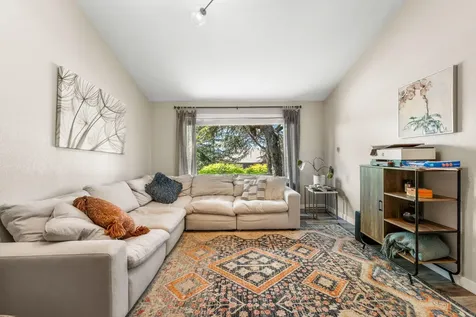 809 NE Oregon Avenue Grants Pass OR 97526