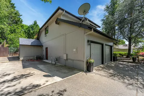 809 NE Oregon Avenue Grants Pass OR 97526